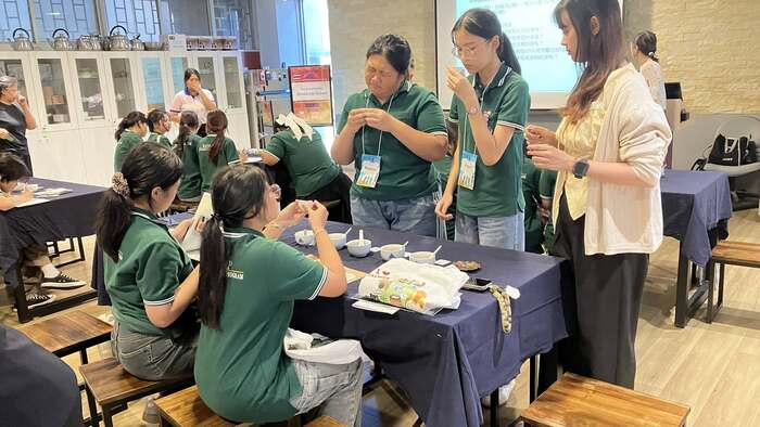 Jinwen University of Science and Technology (JUST) (景文科大)was honored to welcome Datdaruni School from Thailand on October 9 for a day of immersive cultural and professional learning.圖片