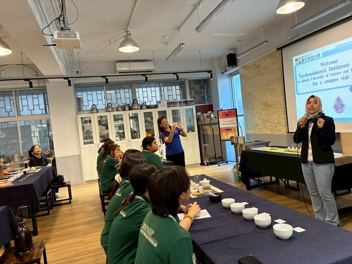 Jinwen University of Science and Technology (JUST) (景文科大)was honored to welcome Datdaruni School from Thailand on October 9 for a day of immersive cultural and professional learning.圖片