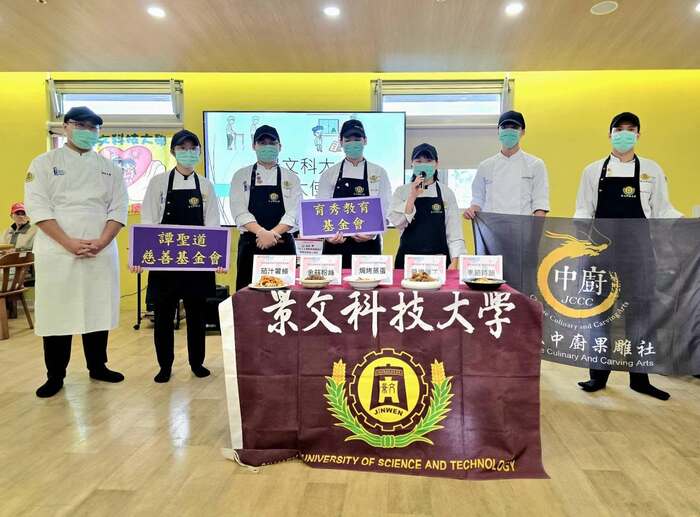 JUST's volunteer cooking team celebrated the Double Ninth Festival with seniors in Shiding. ##..~~.~.~圖片