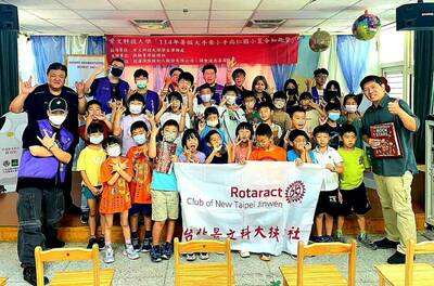JUST and Keelung Shangren Elementary School jointly held a rock and roll hero summer camp.