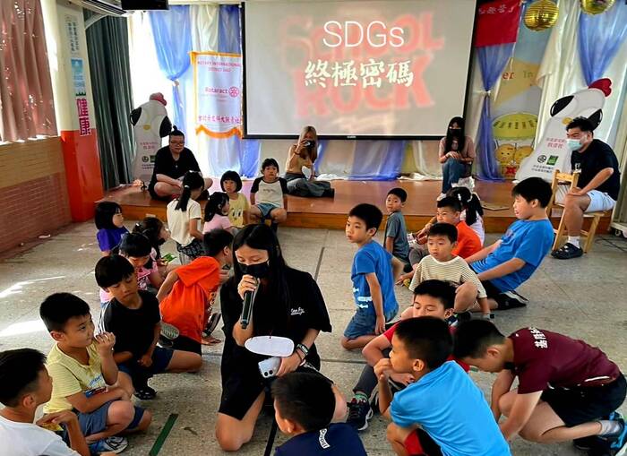 JUST and Keelung Shangren Elementary School jointly held a rock and roll hero summer camp.圖片