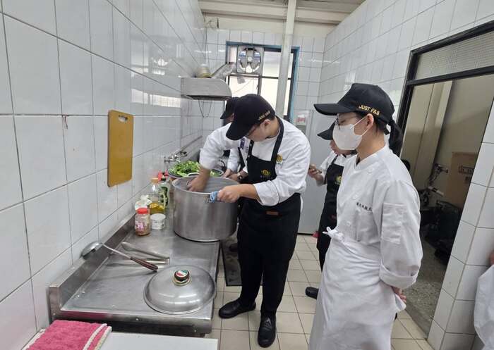 JUST Charity Cooking: JUST Students Help Xindian Guishan Seniors Make Smart Fruit Choices Using GI Values. ​​(October 9, in 2026.)圖片