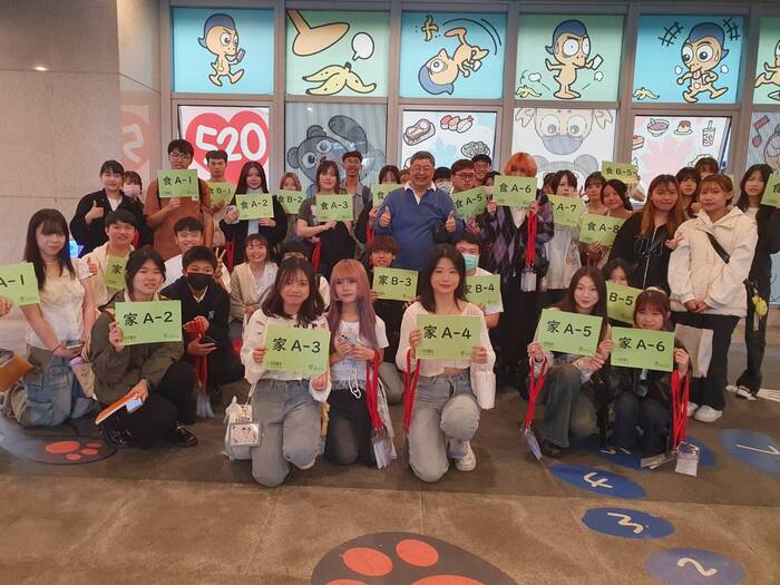 Students from the Department of Travel Management at JUST took to the international stage, leading Japanese high school students on an in-depth experience of Taipei culture.圖片