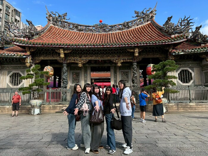 Students from the Department of Travel Management at JUST took to the international stage, leading Japanese high school students on an in-depth experience of Taipei culture.圖片