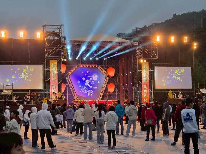 For 14 Years, JUST and Students Across the Country Join Forces to Light Up the Pingxi Sky 🏮 The "2026 New Taipei City Pingxi Sky Lantern Festival," which received international design double gold acclaim, has successfully concluded!圖片