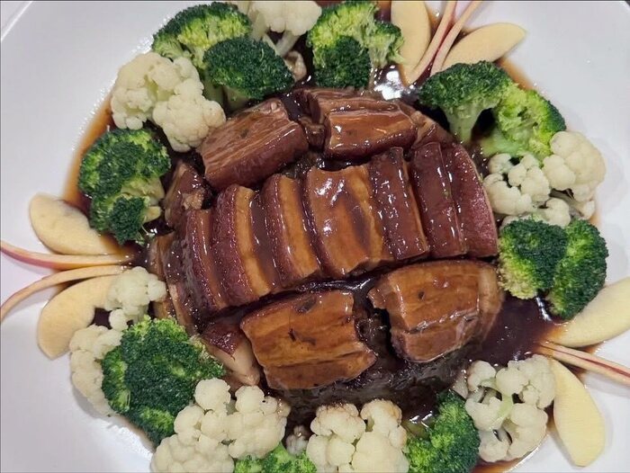 JUST promotes Hakka culinary culture, passing on culinary skills and the spirit of diligence and thrift through the "Four Braised and Four Stir-fried" Hakka dishes.圖片