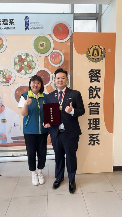 Li Guanru – with Li Yingwei and 18 others, at the Jiantan Youth Activity Center in Taipei.圖片