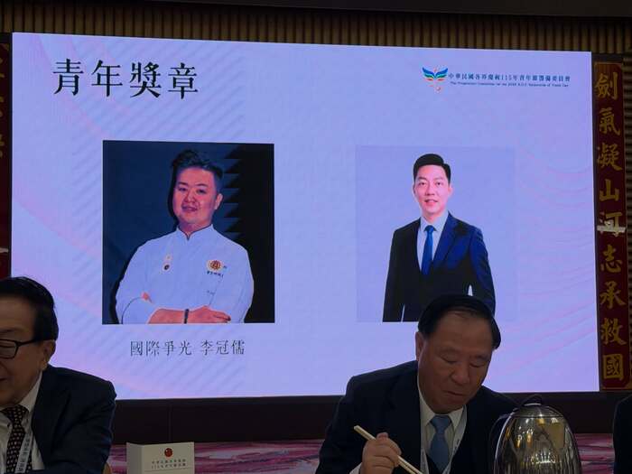 Li Guanru – with Li Yingwei and 18 others, at the Jiantan Youth Activity Center in Taipei.圖片