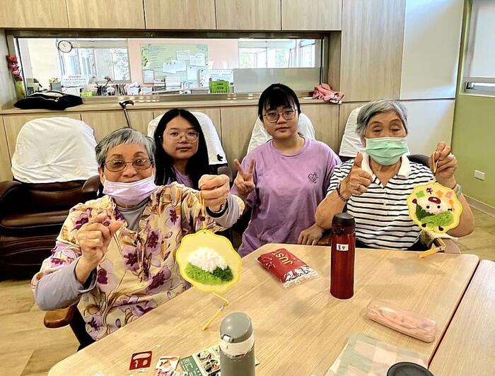 JUST's volunteer chefs team up with senior citizens to cook a comforting "braised pork with soy sauce"圖片
