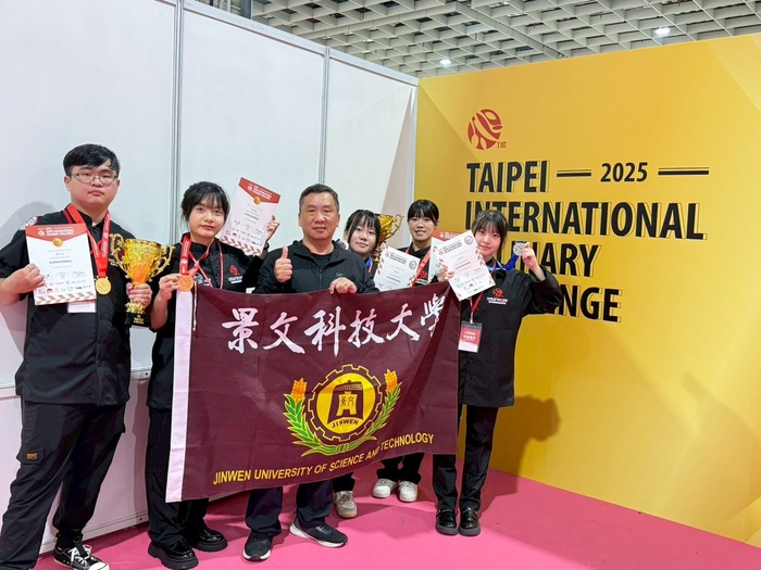 Taipei International Culinary Challenge: Department of Food and Beverage Management, JUST, Wins National Elite Team Championship in Vegetable and Fruit Carving.圖片