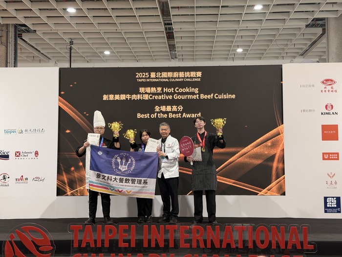 Taipei International Culinary Challenge: Department of Food and Beverage Management, JUST, Wins National Elite Team Championship in Vegetable and Fruit Carving.圖片