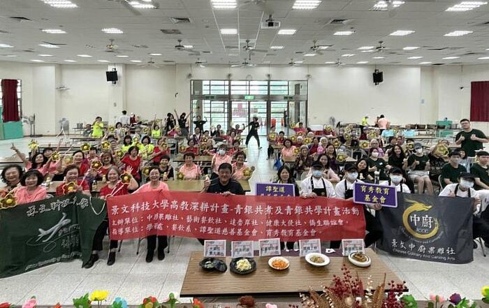 JUST's Volunteer Chefs Served Dishes to Celebrate Mother's Day in Advance with Seniors圖片