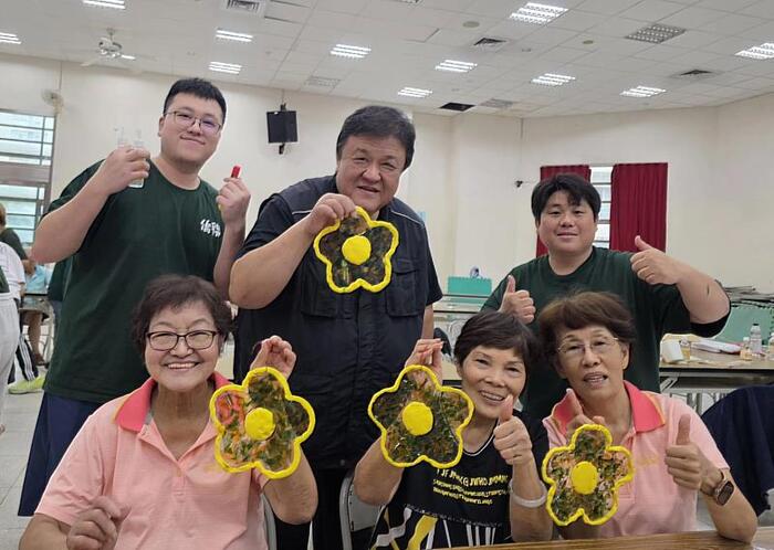 JUST's Volunteer Chefs Served Dishes to Celebrate Mother's Day in Advance with Seniors圖片
