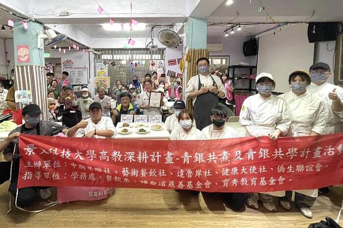 JUST's volunteer chefs prepared meals and brought joy to the elders of the tribal community.圖片