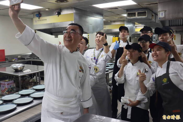 Lee Szu-chuan Meets with Vocational School Graduates from New Taipei City: Strengthening Industry-Academia Collaboration and Creating a Stage for Youth. (20260617)圖片