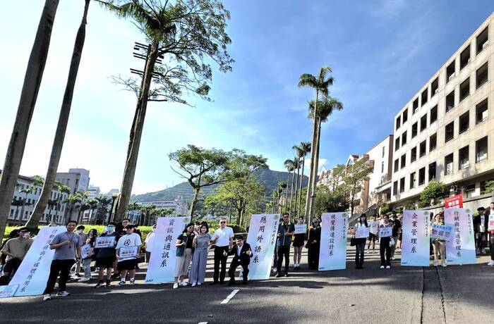 President Huang Rongpeng encouraged new students at JUST to strive to become international, multidisciplinary talents.圖片