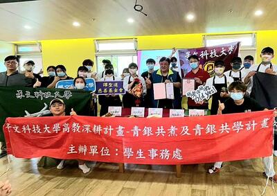 JUST Volunteer Kitchen accompanies the elders to spend a healthy Dragon Boat Festival. ##..~~.~..~..~..~.~
